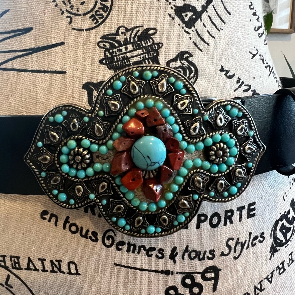 Amiee-Lynn genuine leather belt with turquoise and red buckle. Size medium